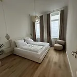 Staylight Exklusive Jugendstil-residenz Im Philosophenviertel - Privater Parkplatz - Balkon