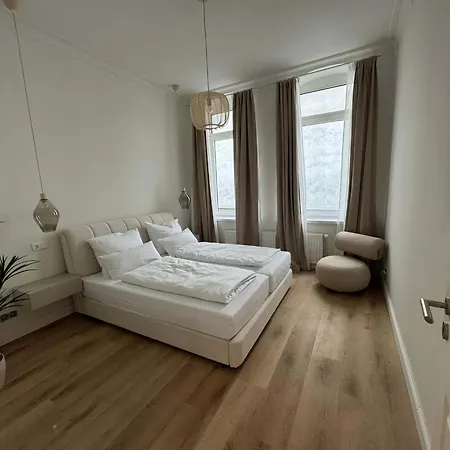 Exklusive Jugendstil-residenz Im Philosophenviertel - Privater Parkplatz - Balkon