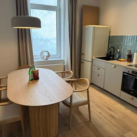 Exklusive Jugendstil-residenz Im Philosophenviertel - Privater Parkplatz - Balkon